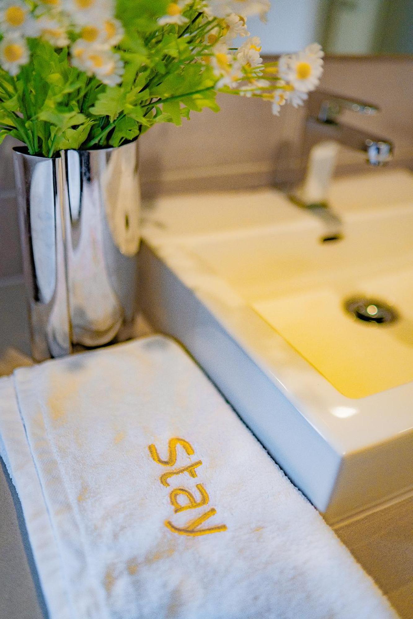 Stayau 4Br Designer Home In Knox Wantirna South Buitenkant foto